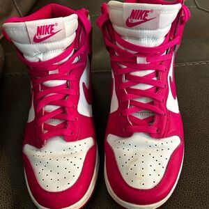 Woman’s Nike High Dunks Top Size 9